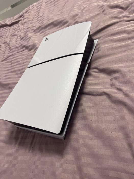 Vând PS5 Sony D-Chassis White Slim