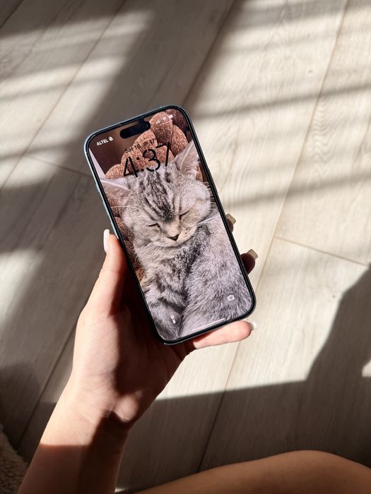 Продам айфон 16  256 гб