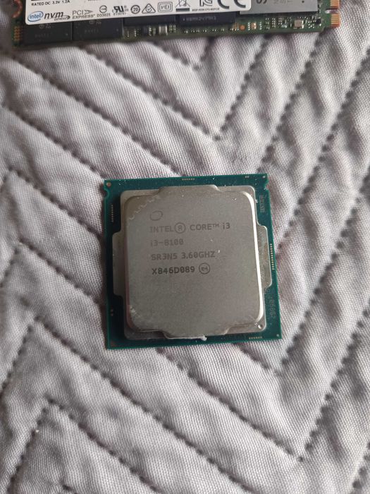 процесор i3-8100 +nvm 256gb