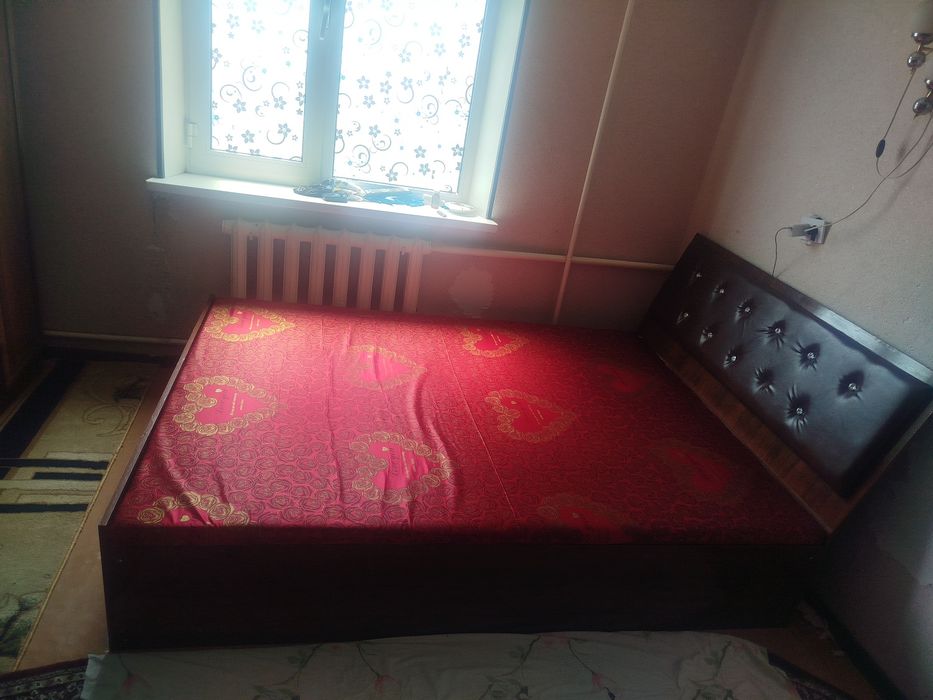 2х спальный диван сотилади