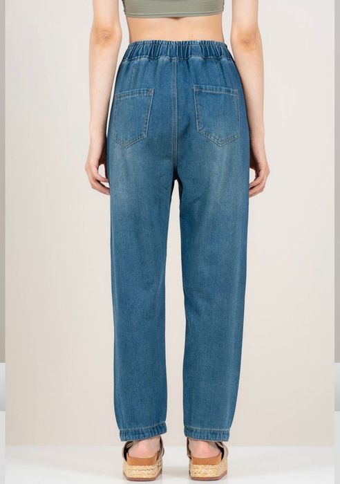 Дамски еластични дънки със свободна кройка