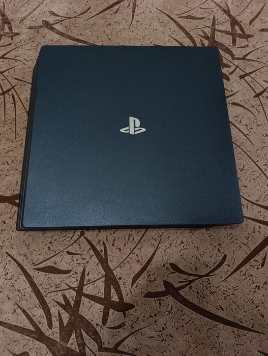 Vând PlayStation 4 Pro 1TB