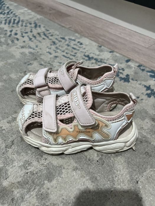 Сандали на девочку