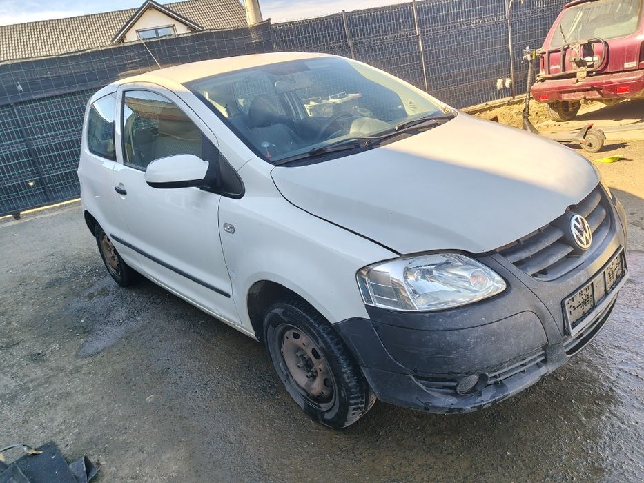 Piese motor cutie viteze pompa servo direcție  ușa haion bara pompa caseta alternator baie ulei chiuloasă catalizator arcuri fuzeta punte vw fox 1.2