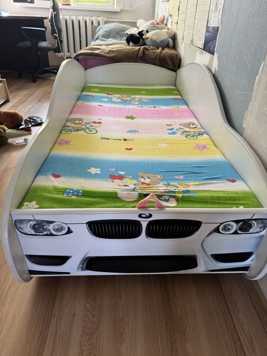 Продам бу кровать в виде машинки