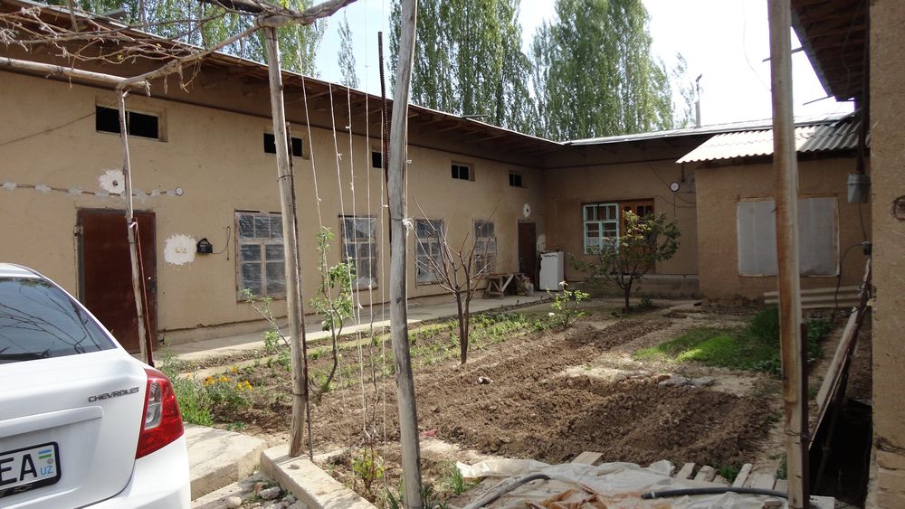 Ховли сотилади 30 соток Теплица билан