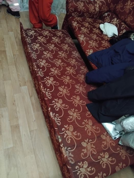 Диван с креслом все растилается