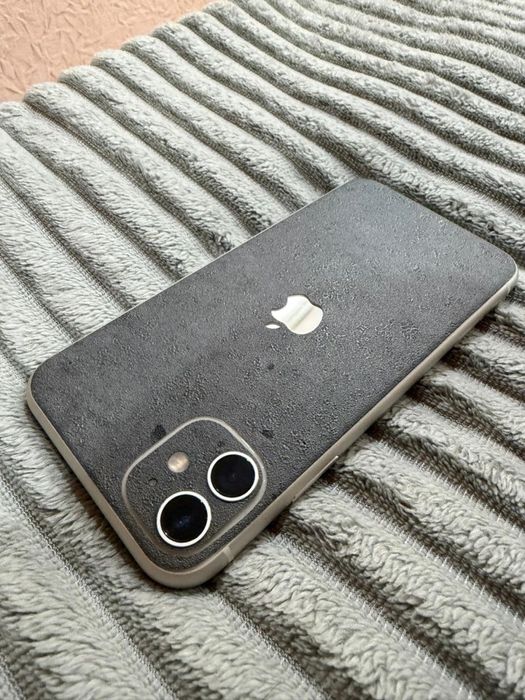 Айфон 11 /64 ГБ.