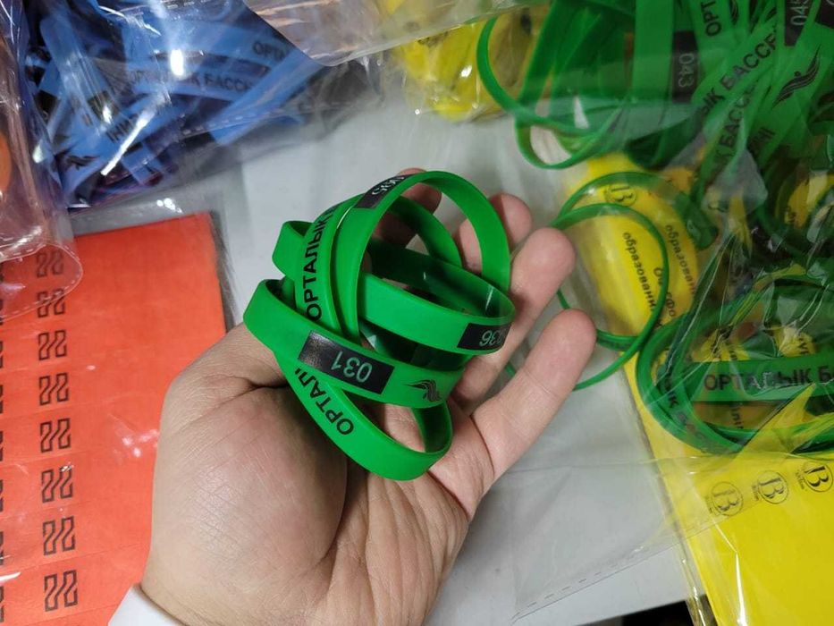 Силиконовые браслеты разноцветные