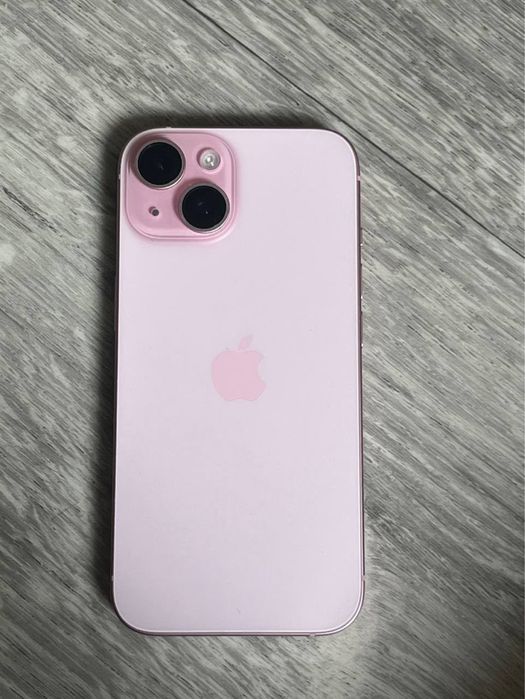 Продам iPhone 15, 128 ГБ, розовый.