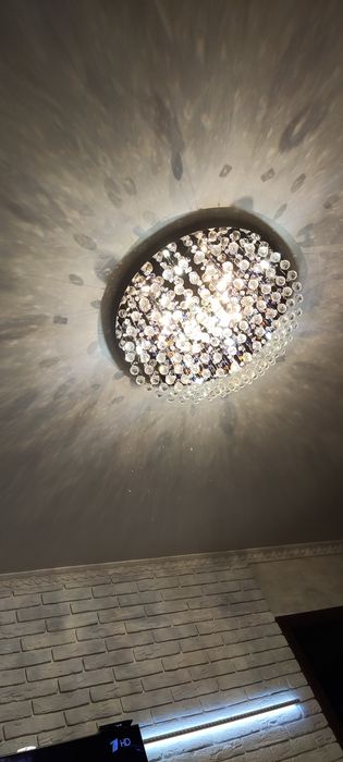 Хрустальная люстра.