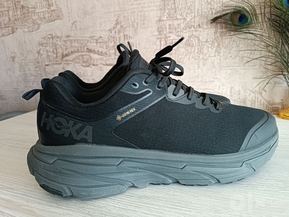 Оригинальные кроссы HOKA