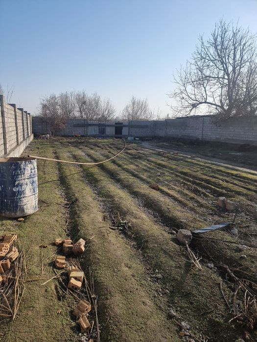 Uchaska sotiladi zor lakasiyada