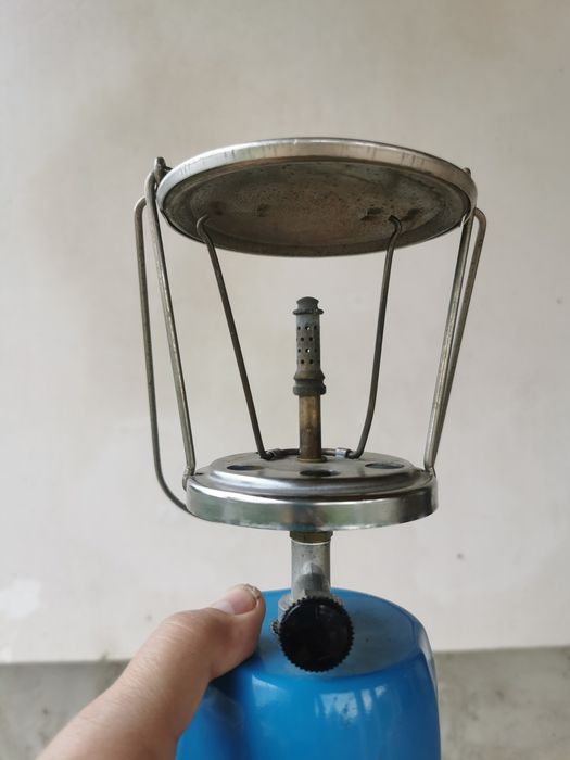 Petromax pe butelie de gaz.
