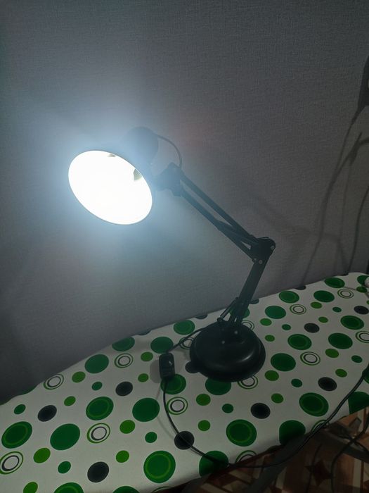 Продам светильник настольный