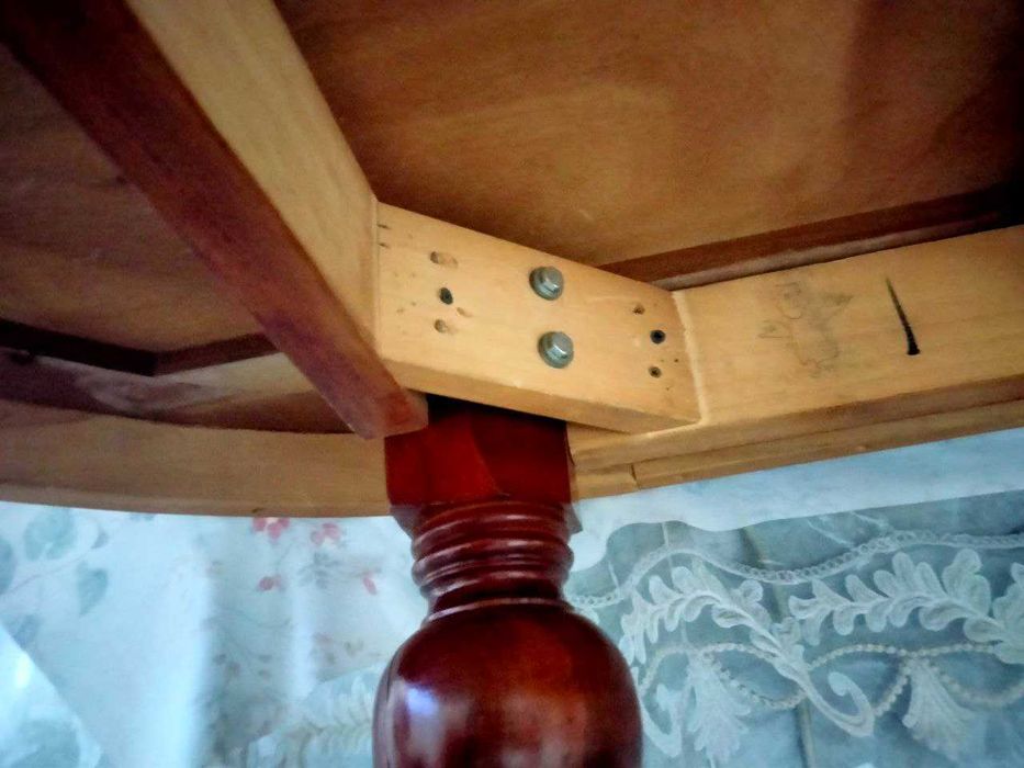 Продал стол с чистого дерева