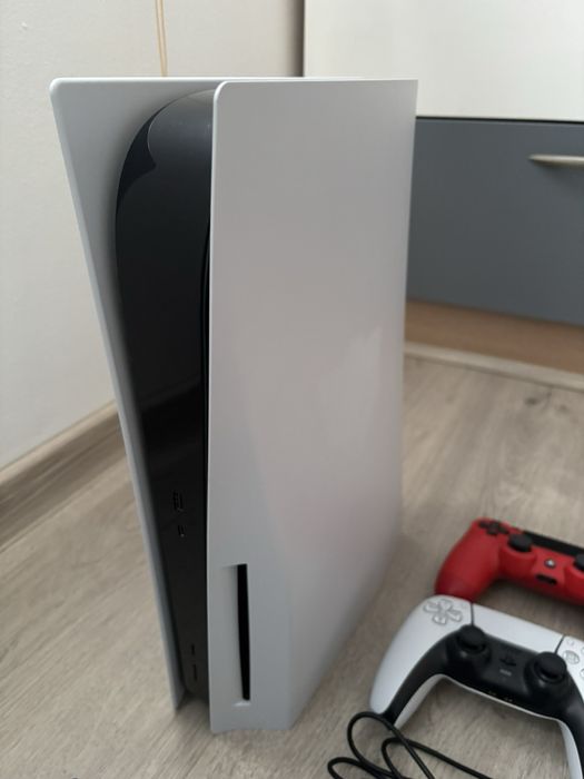 Пакет с конзола PlayStation 5