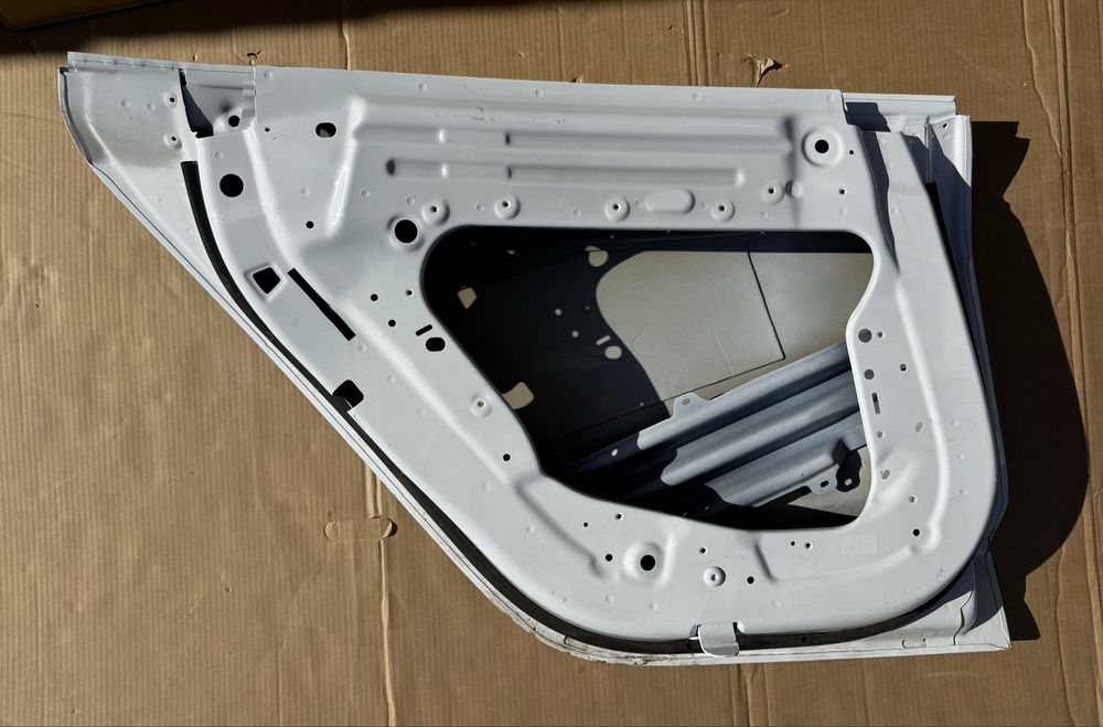 Врата Tesla Model 3 HIGHLAND