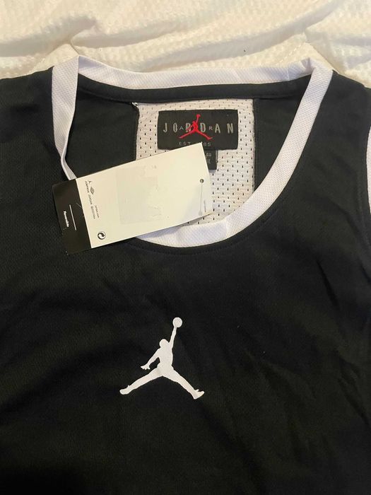 Maioul Jordan negru, nou, cu etichete, mărimea L