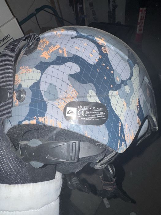 Ски , ски обувки , щеки , каски