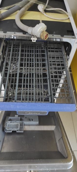 Продам посудомоечную машину