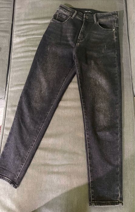 Черни плътни дънки