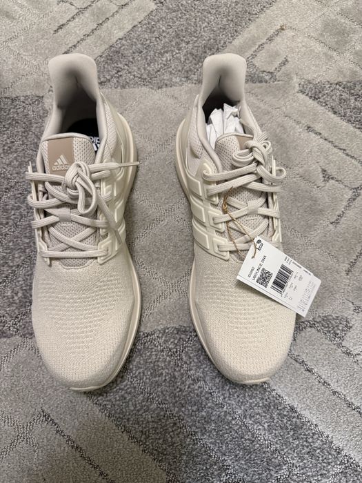 Adidas маратонки Чисто нови с кутия.