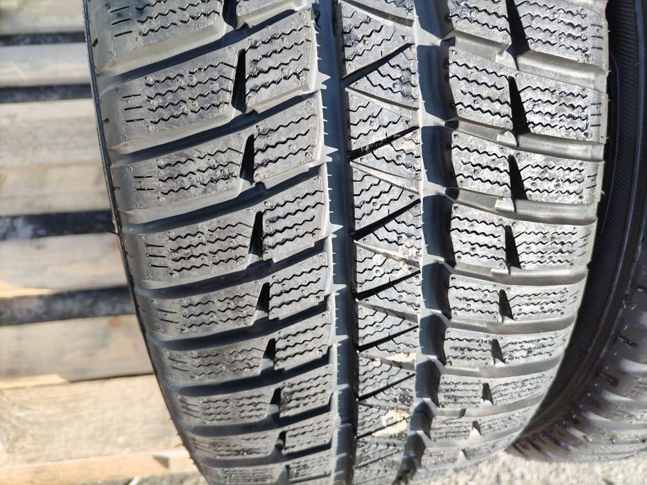 215/55/16 Фалкен ДОТ 2016 г - Чисто нови