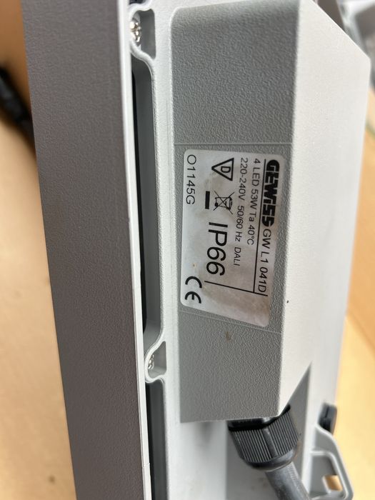 Lampa led 4 sau 2