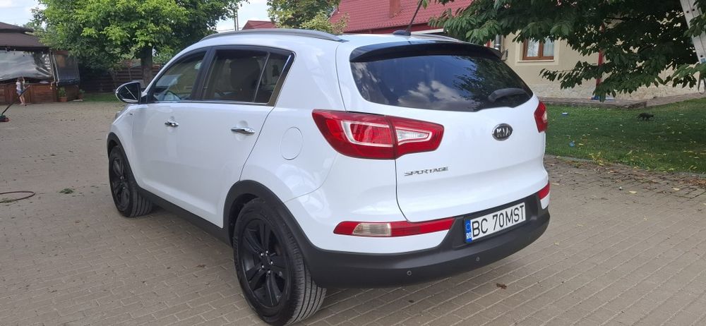 Kia Sportage 2011 benzină, 9.900 € — imagine 4