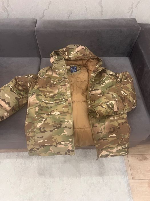 Бушлат, камуфляж, кепка, футболка,  тактические кроссовки