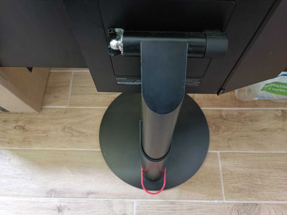 Повреден монитор Lenovo TIO24D 24"