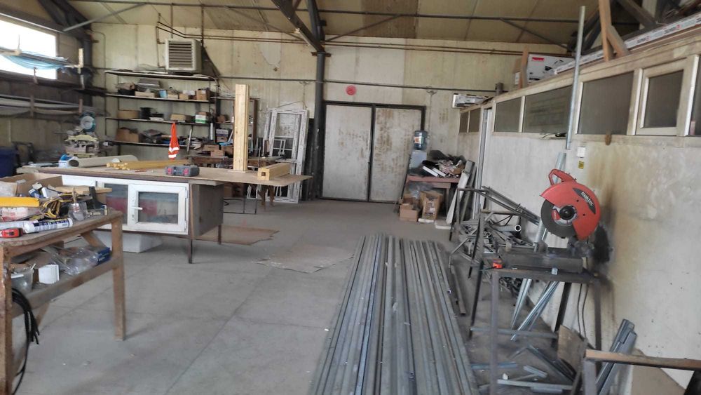 Inchiriez hala 250 mp