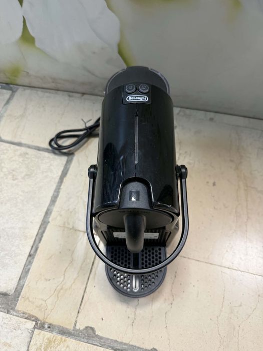 Кафемашина с капсули Nespresso Inissia Black