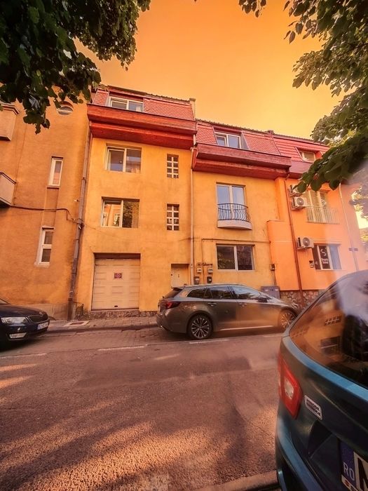 Închiriez ,eventual vand cladire supercentral in Targu Mures