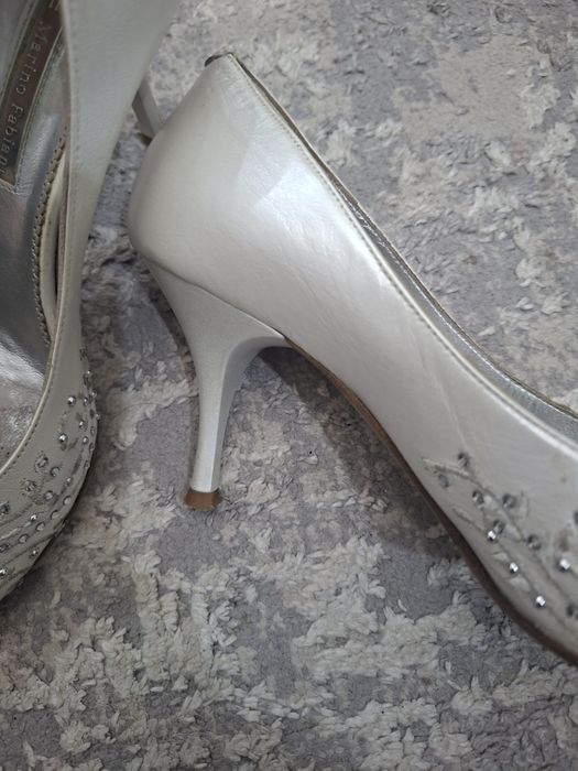 Продам обувь  36-37размер дешево