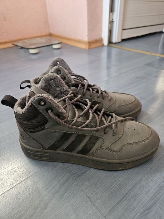 Обувки adidas като нови