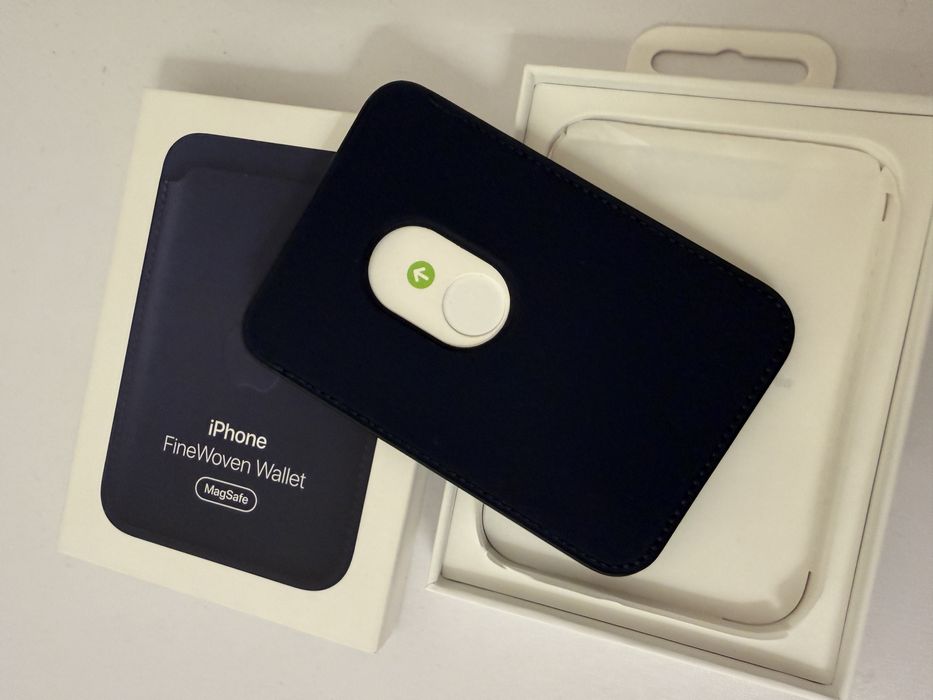 Vand Apple Wallet original, FineWoven Deep Blue pentru iPhone