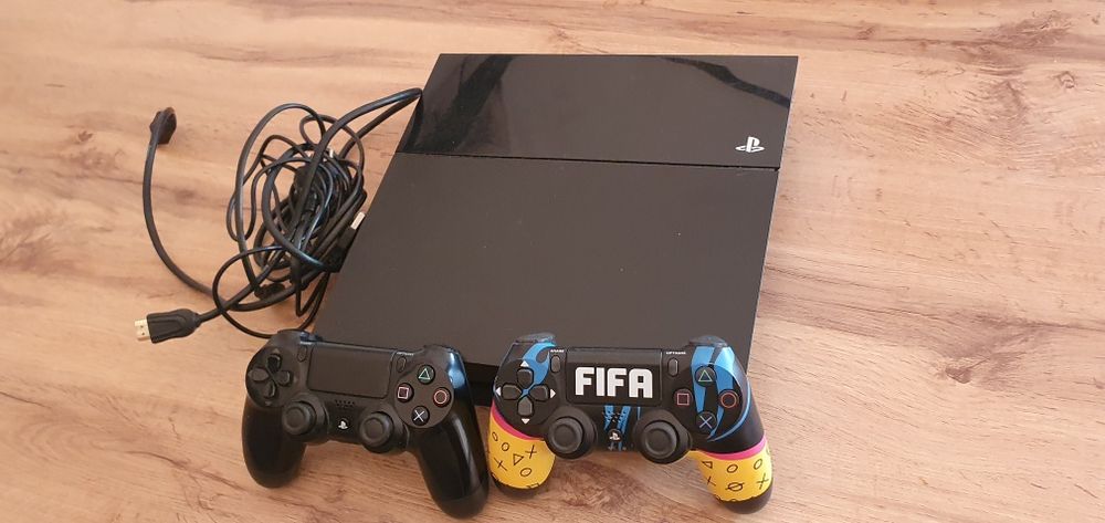 Playstation 4 , 512 гб , состояние идеальное , 2 оригинальные джостик