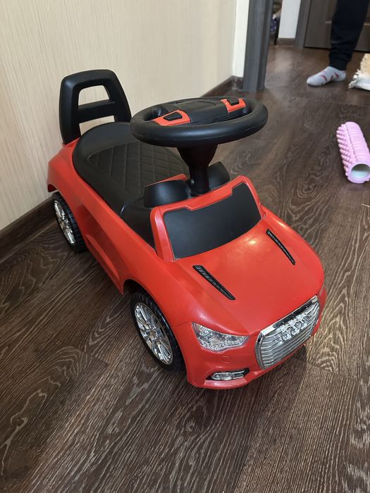 Продам б/у детскую машинку