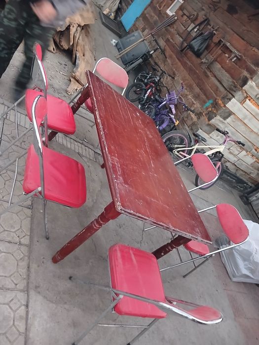 Продам стол и стулья
