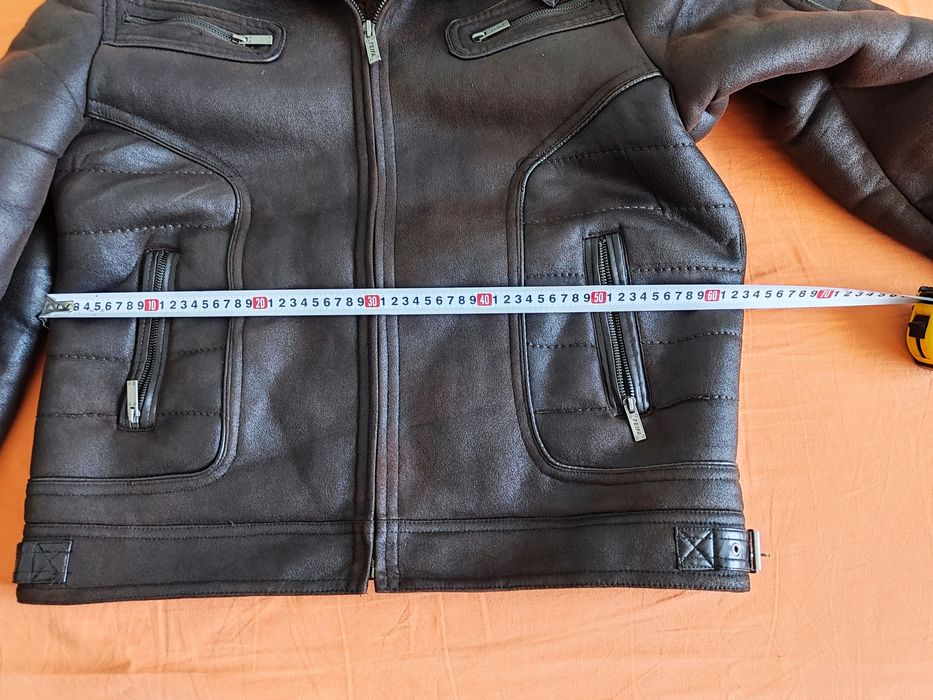 Кожено + едно спортно яке.60 +15 евро за синьото.