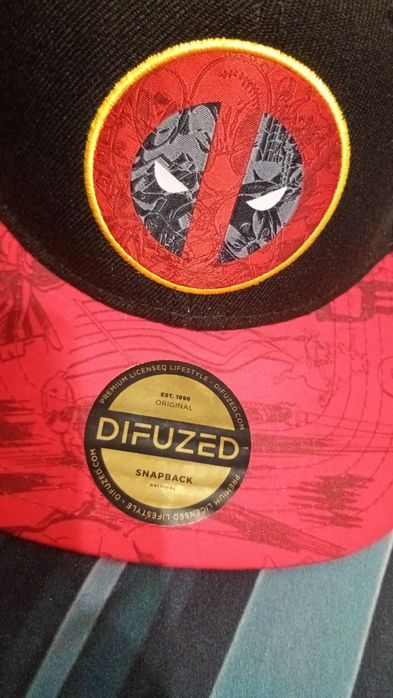 Мъжки лятни шапки Дедпул/Deadpool и метална табела