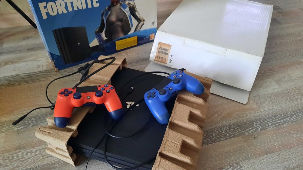 Sony PS4 в отличном состоянии