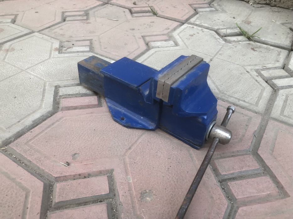 Тиски ручной работы