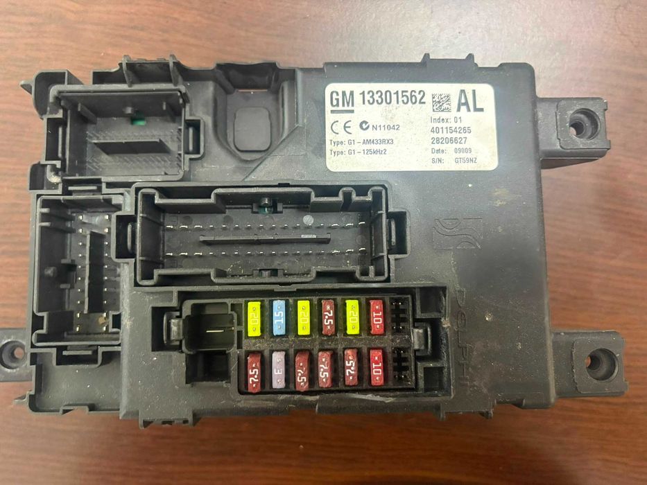 Panou sigurante Opel Corsa D  GM 13301562AL