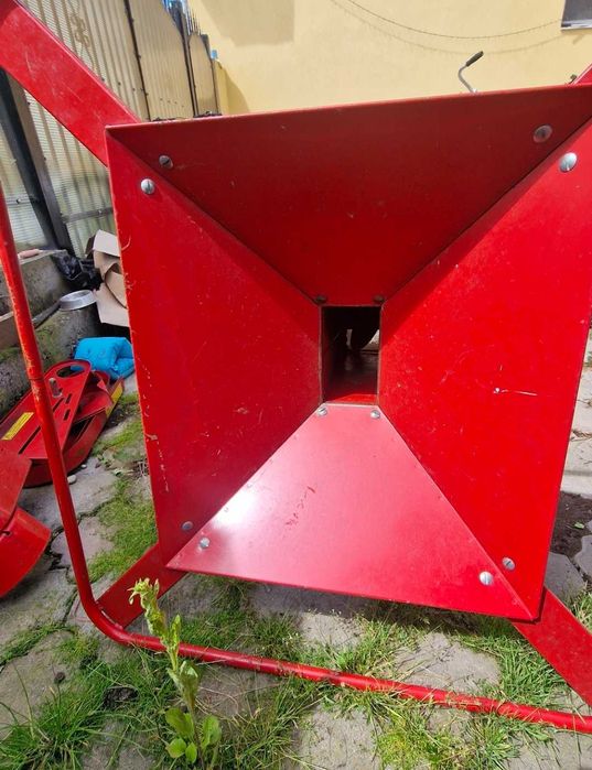 Vând Cositoare Kawasaki cu tocător de crengi