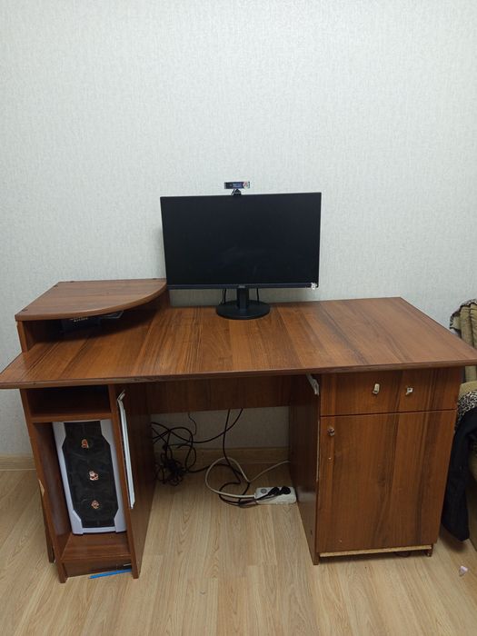 Стол письменный / компьютерный школьный
