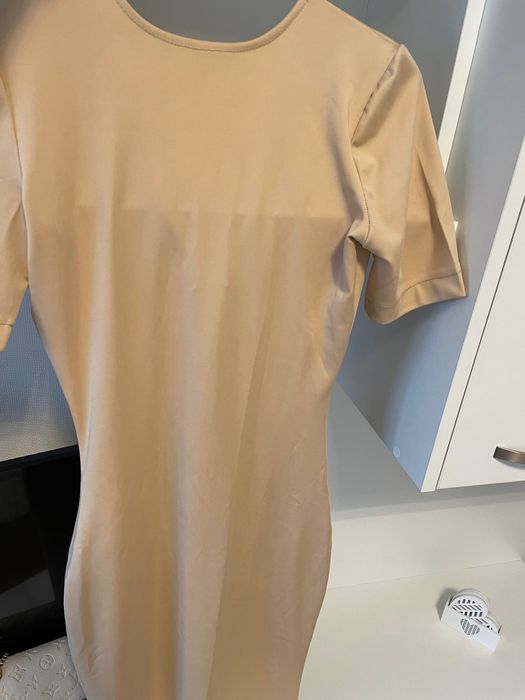 Рокли в бежово и червено