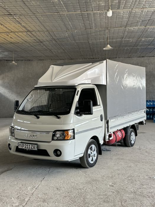 Грузовые машина JAC X200